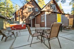 Bearadise • Spa • Gameroom • Walk to Lake • Fenced