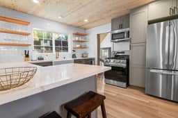 Bearadise • Spa • Gameroom • Walk to Lake • Fenced