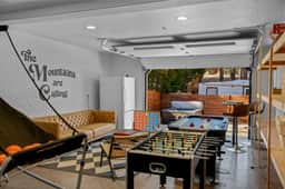 Corner Cabin • AC • Spa • Game room • Dog Friendly