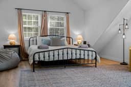 Corner Cabin • AC • Spa • Game room • Dog Friendly