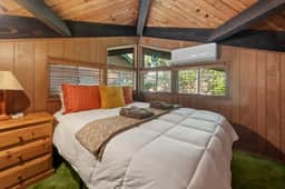 Retro Bear Haus • Spa • Fully Fenced