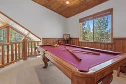 Wolf Den Cabin • Spa • Walk to Lake