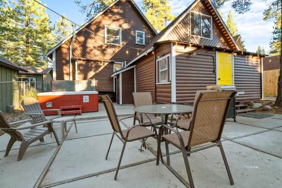 Bearadise • Spa • Gameroom • Walk to Lake • Fenced