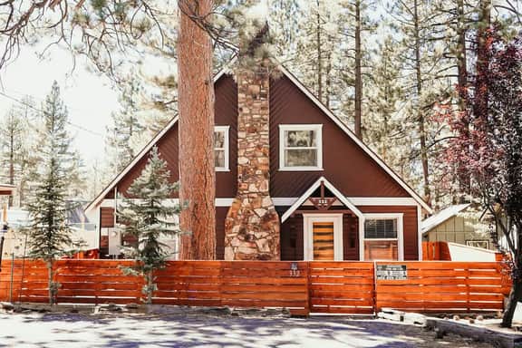Bearadise • Spa • Gameroom • Walk to Lake • Fenced