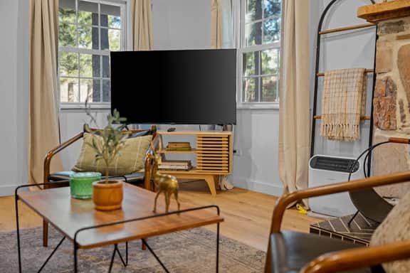 Corner Cabin • AC • Spa • Game room • Dog Friendly