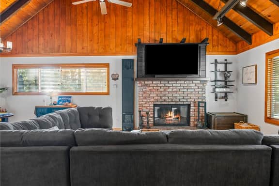 Cozy Paradise Cabin | Hot Tub | Game Room | By Slopes