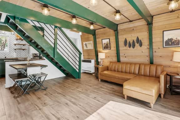 Paradise Cabin • Spa • Pup Friendly • Fenced Yard