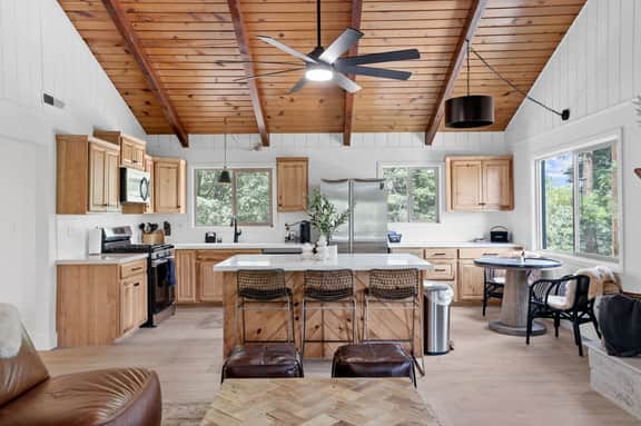 Summit Ridge • Sauna, Spa & Sports Court • Private Trailheads Near Snow Summit