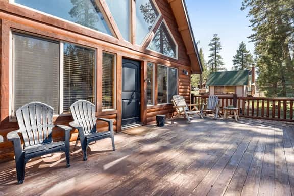 Wolf Den Cabin • Spa • Walk to Lake