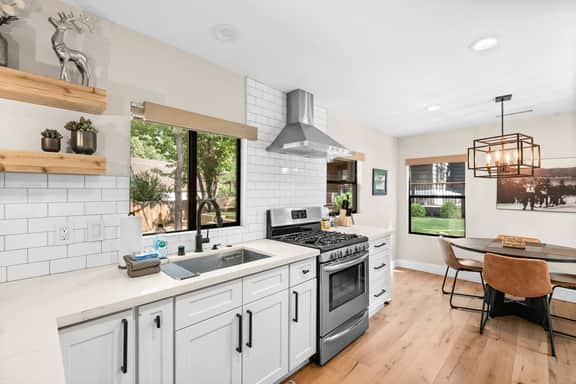 Barrett Cottage | Dog-Friendly | BBQ Grill | Quiet and Peaceful - Image 4