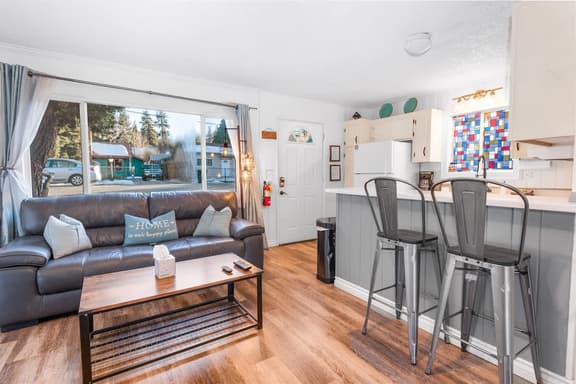 Aerobear Den • Fenced • Pup Friendly | LOCATION
