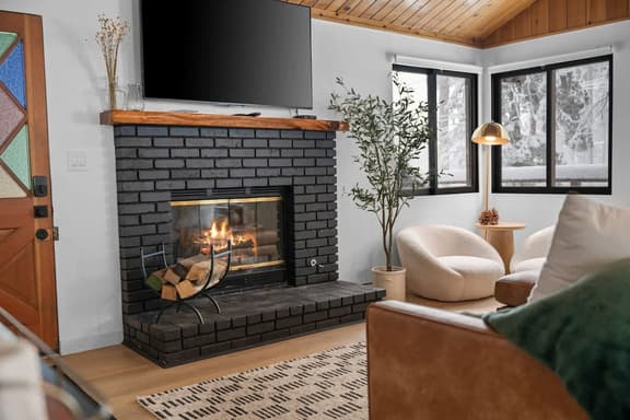 Aspen House • Near Bear Mtn • Dog friendly
