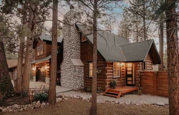 Corner Cabin • AC • Spa • Game room • Dog Friendly