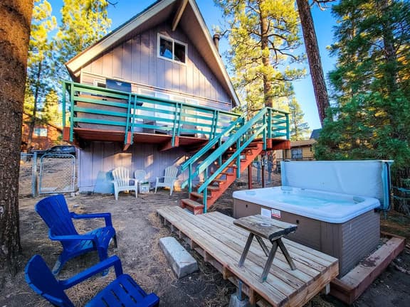 Dixie Bear Den • Spa • Fenced Yard