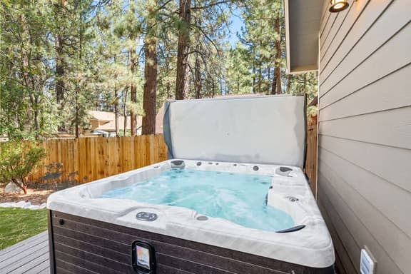 Pine Summit | Hot Tub+Sauna | BBQ | Arcade + Games