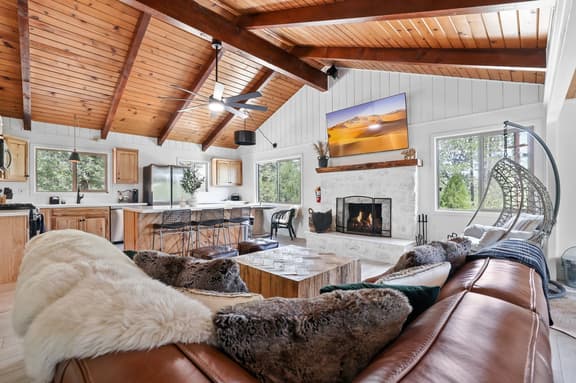 Summit Ridge • Sauna, Spa & Sports Court • Private Trailheads Near Snow Summit