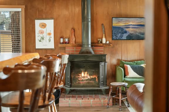 Ursa Minor Cabin | BBQ | Fire Pit on Deck | Max 4